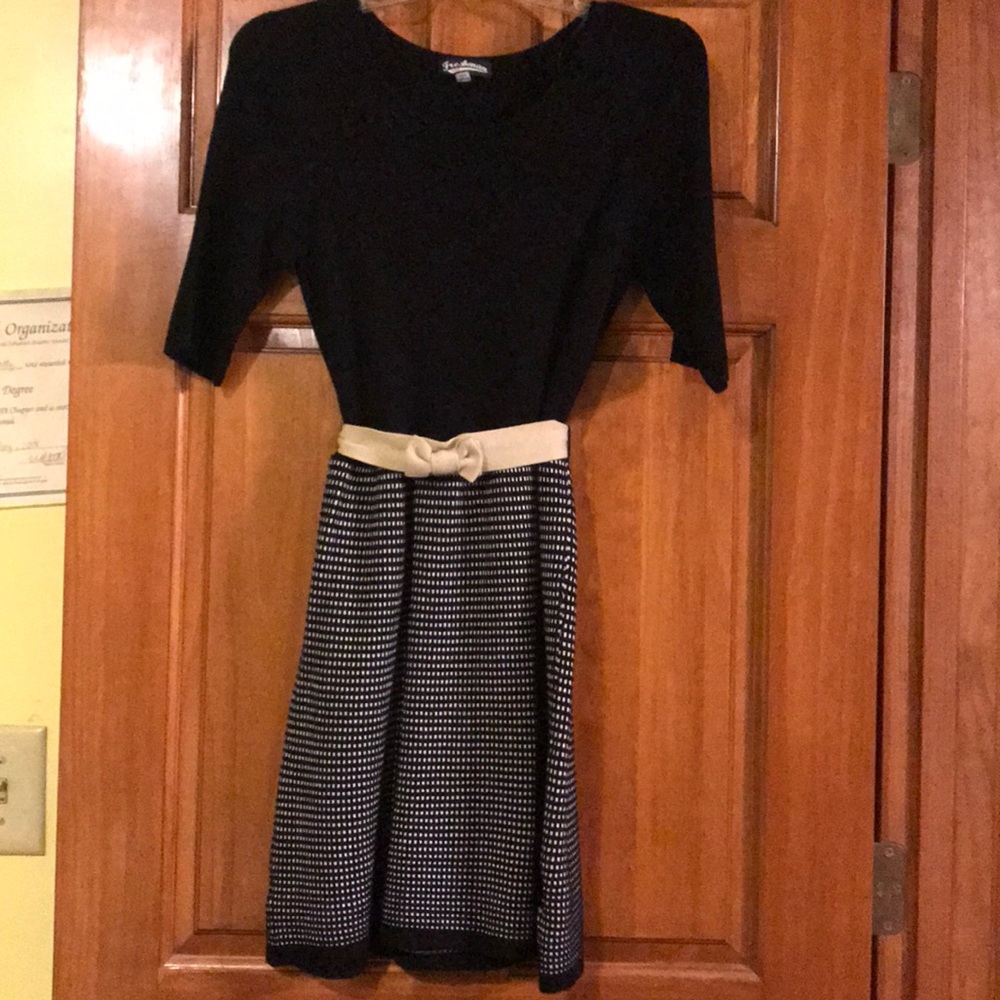 Sweater dress with removable bow belt